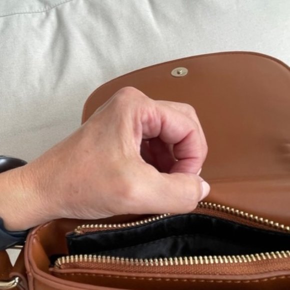 Small tan cross body purse - Picture 5 of 5